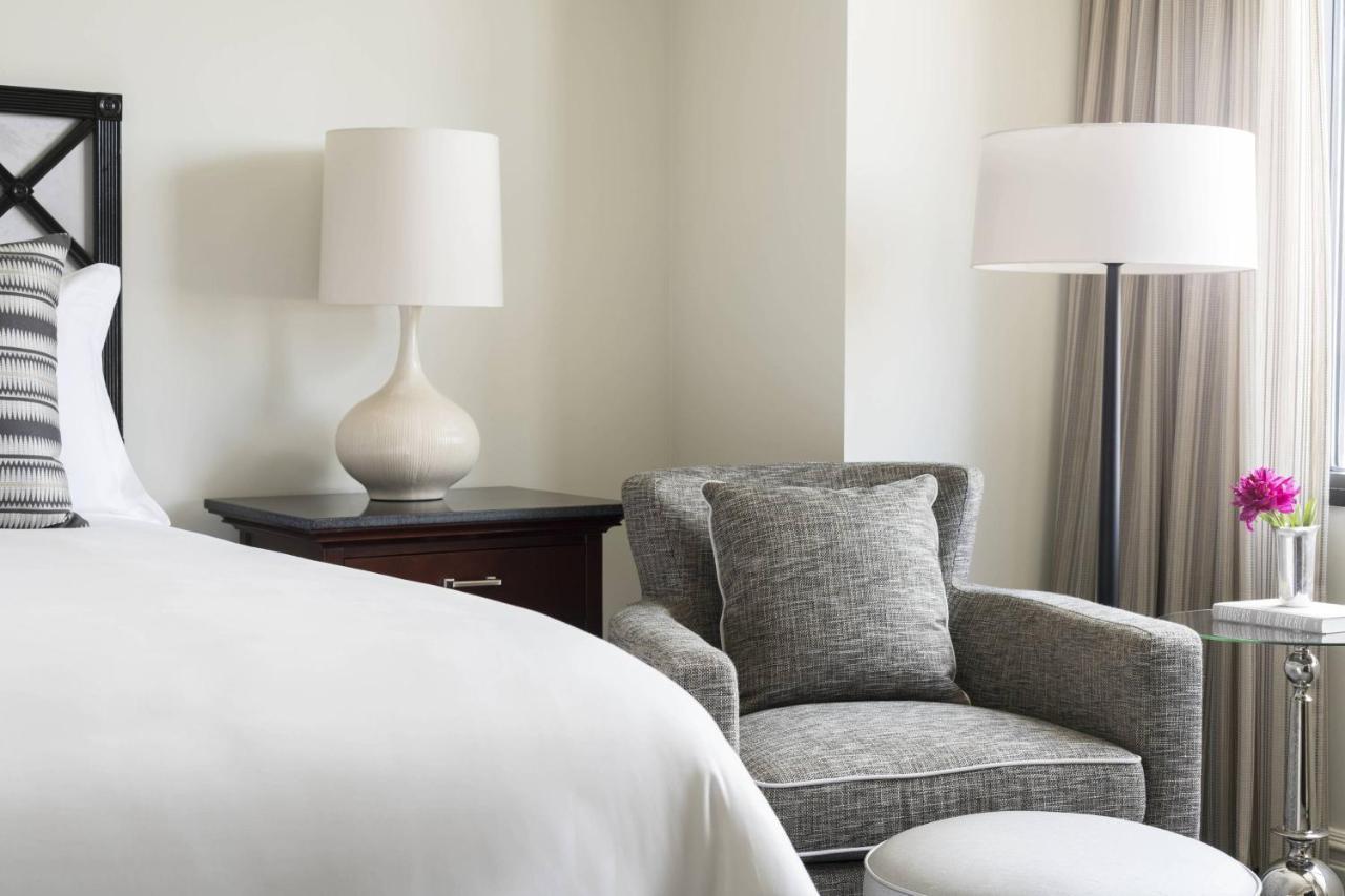 Premium Deluxe Corner King Room
