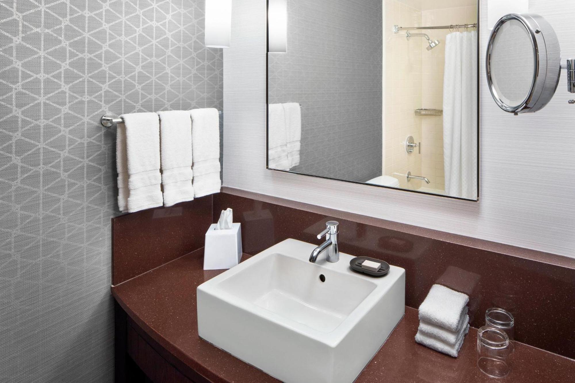 Urban King Room with City View